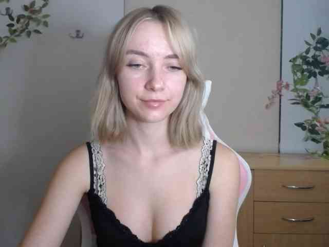 LuciaGlow webcam