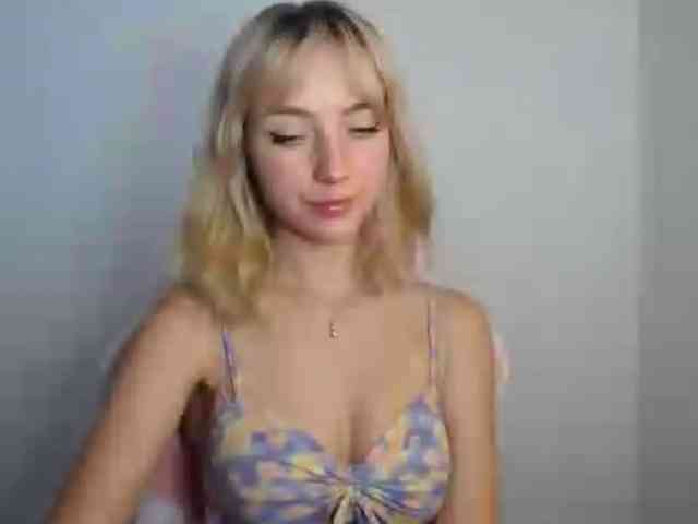 LuciaGlow webcam