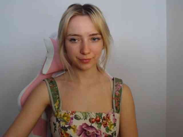 LuciaGlow webcam