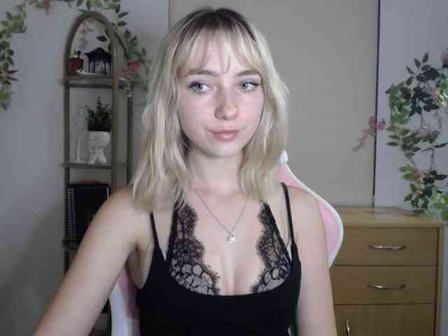 LuciaGlow webcam
