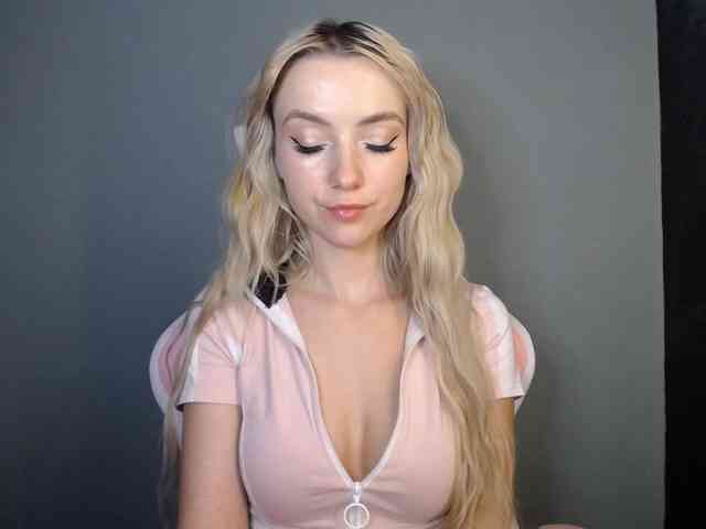 LuciaGlow webcam