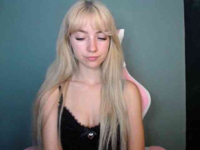 LuciaGlow webcam