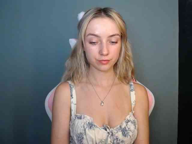 LuciaGlow webcam