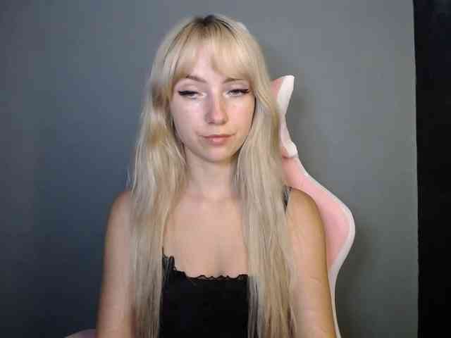 LuciaGlow webcam