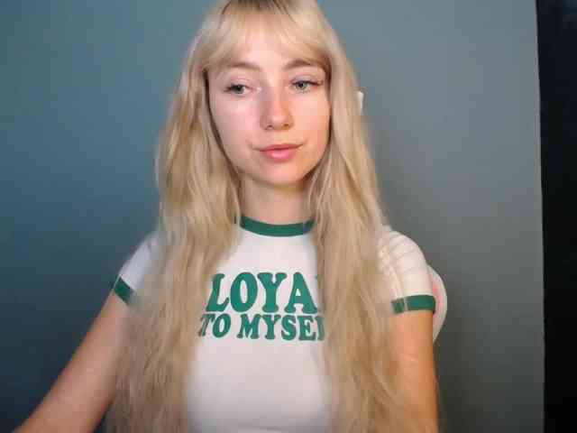 LuciaGlow webcam