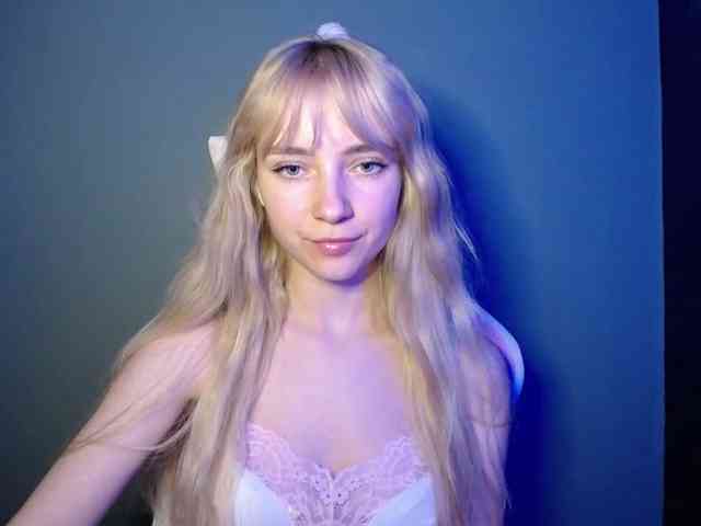 LuciaGlow webcam