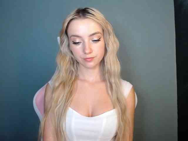LuciaGlow webcam