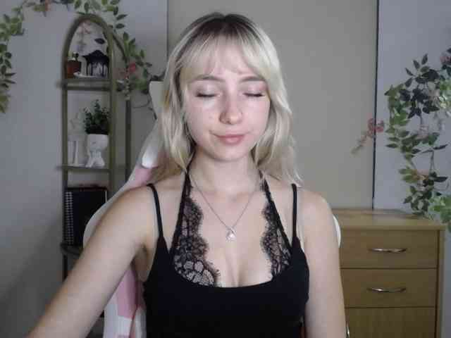LuciaGlow webcam