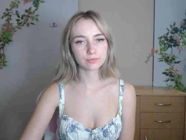 LuciaGlow webcam