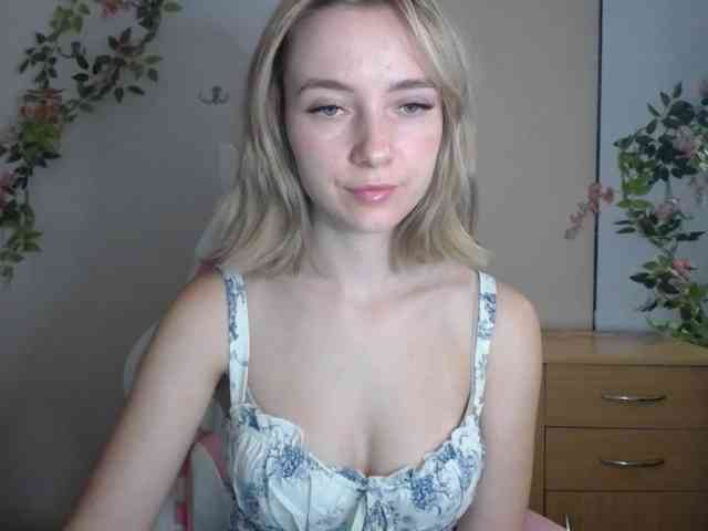 LuciaGlow webcam