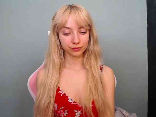 LuciaGlow webcam