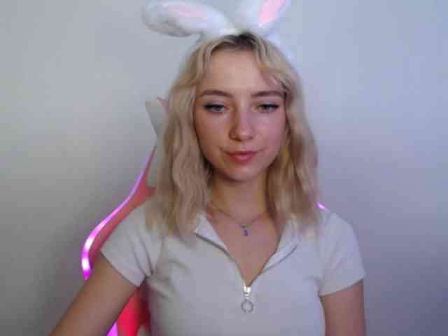 LuciaGlow webcam