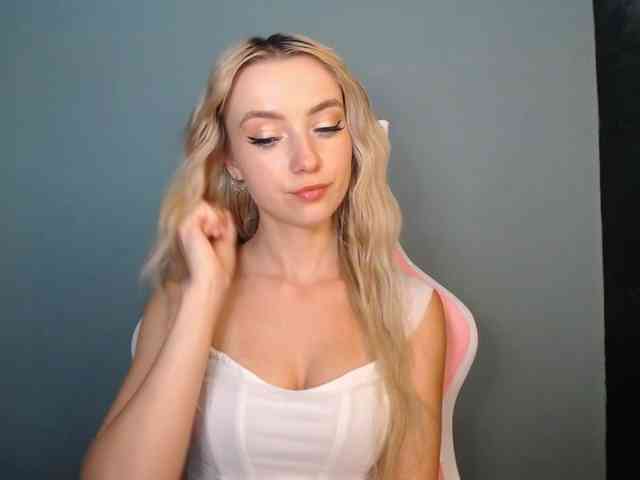 LuciaGlow webcam