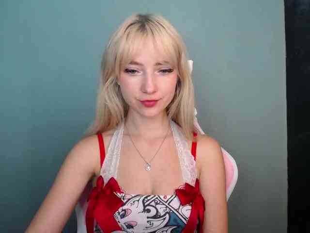LuciaGlow webcam