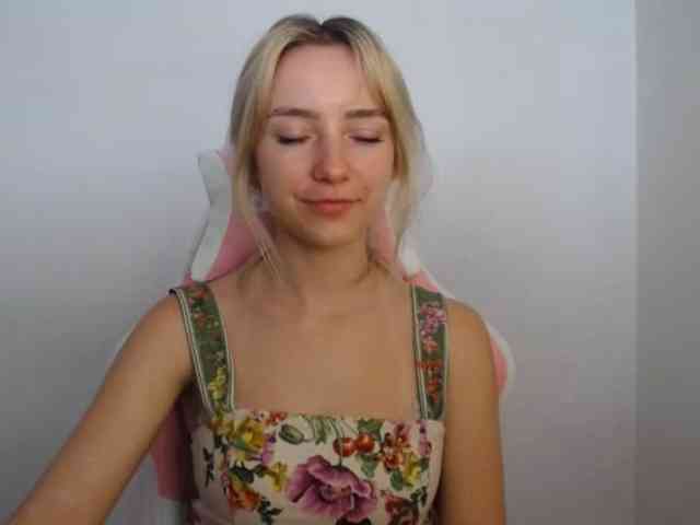 LuciaGlow webcam