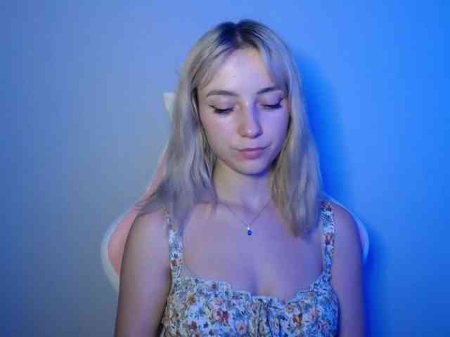 LuciaGlow webcam