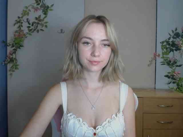 LuciaGlow webcam