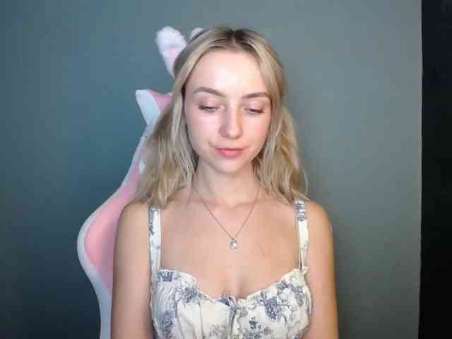 LuciaGlow webcam