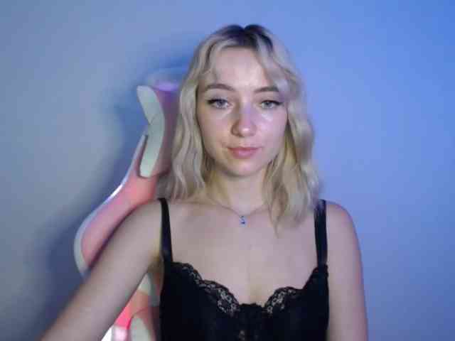 LuciaGlow webcam