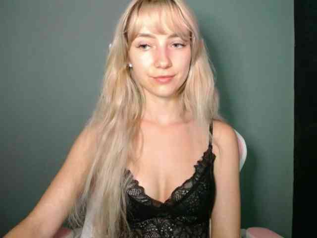 LuciaGlow webcam