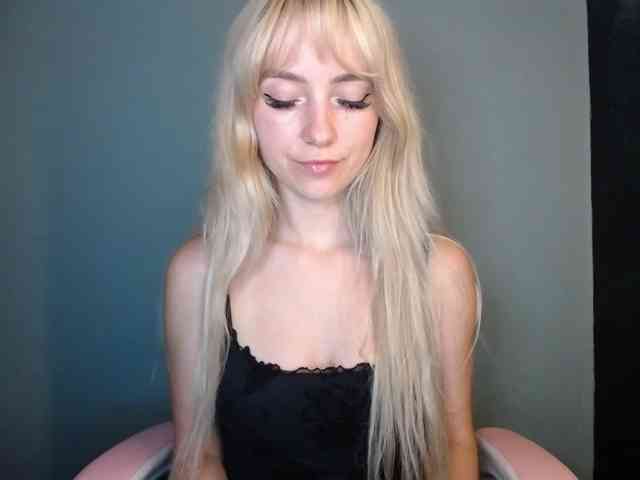 LuciaGlow webcam