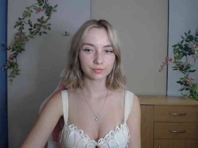 LuciaGlow webcam