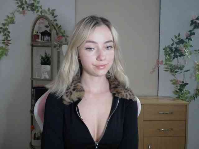 LuciaGlow webcam