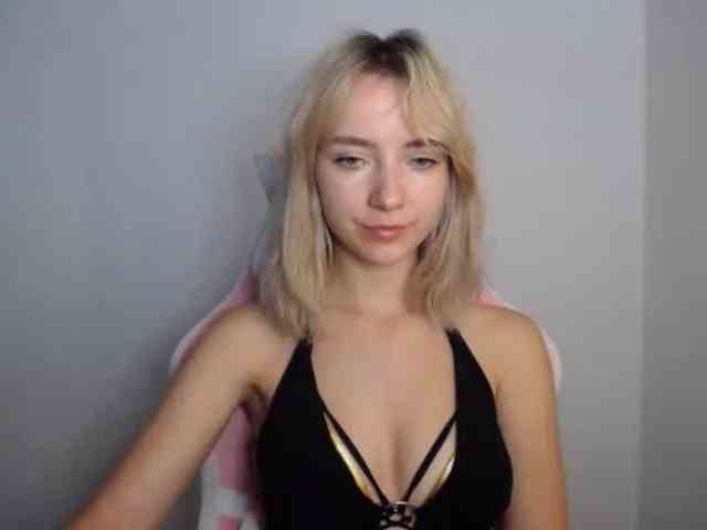 LuciaGlow webcam