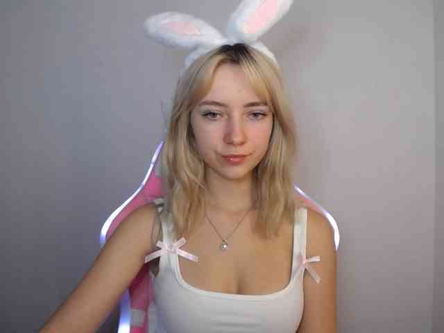 LuciaGlow webcam