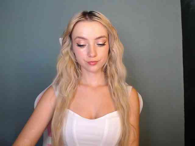 LuciaGlow webcam