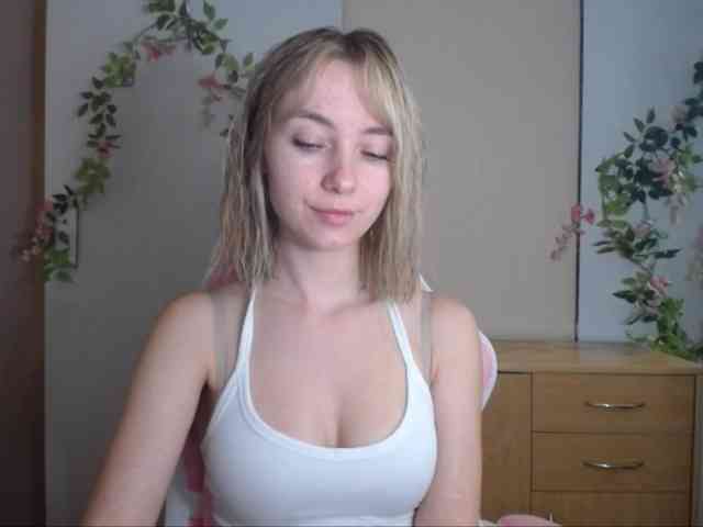 LuciaGlow webcam