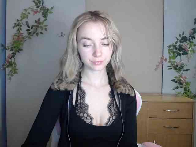 LuciaGlow webcam