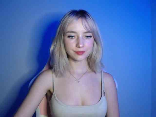 LuciaGlow webcam