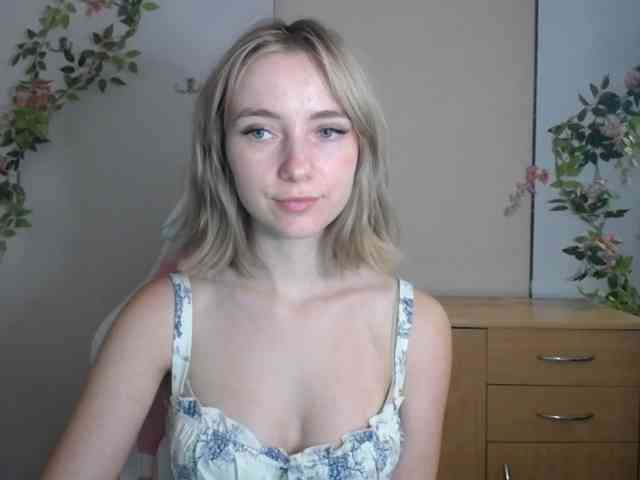 LuciaGlow webcam
