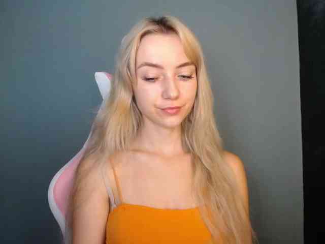 LuciaGlow webcam