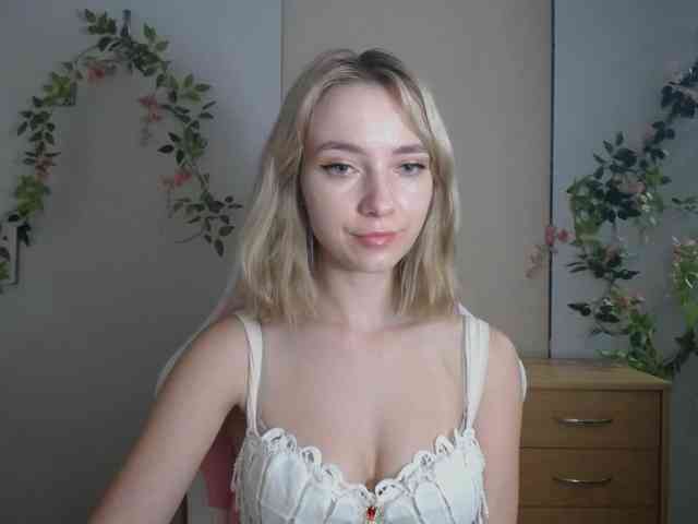 LuciaGlow Live Webcam on BongaCams