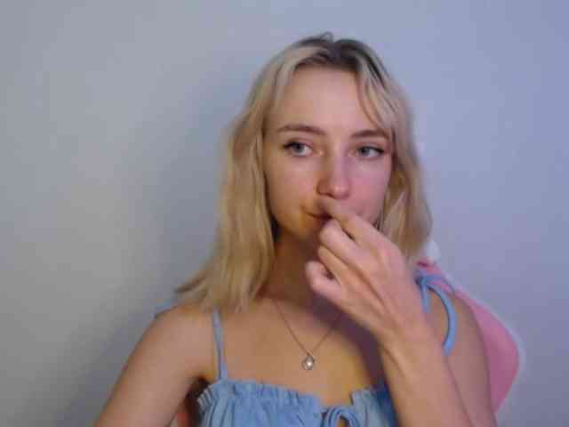 LuciaGlow webcam