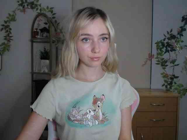 LuciaGlow webcam