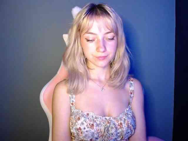 LuciaGlow webcam