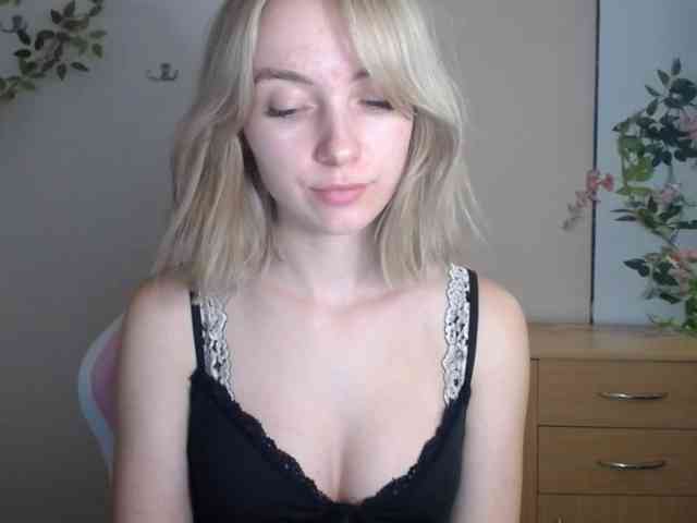 LuciaGlow webcam