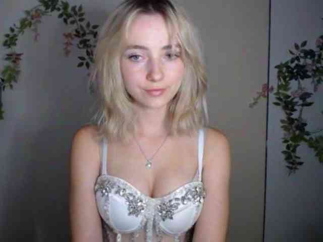 LuciaGlow webcam