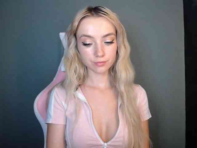 LuciaGlow webcam