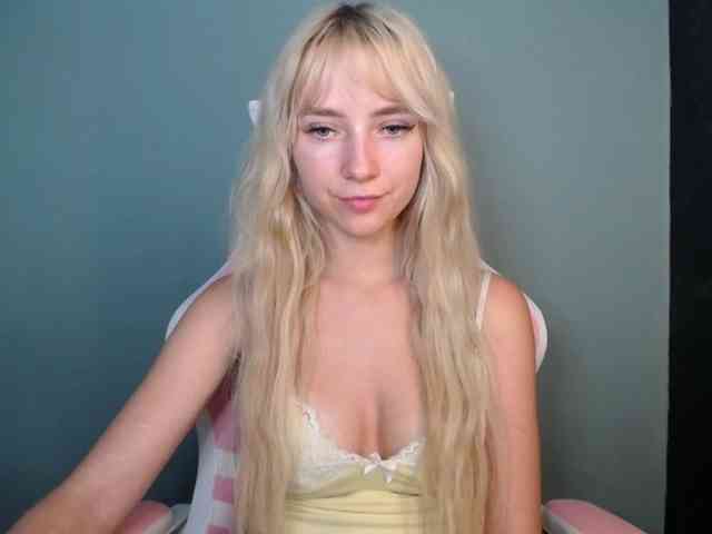 LuciaGlow webcam