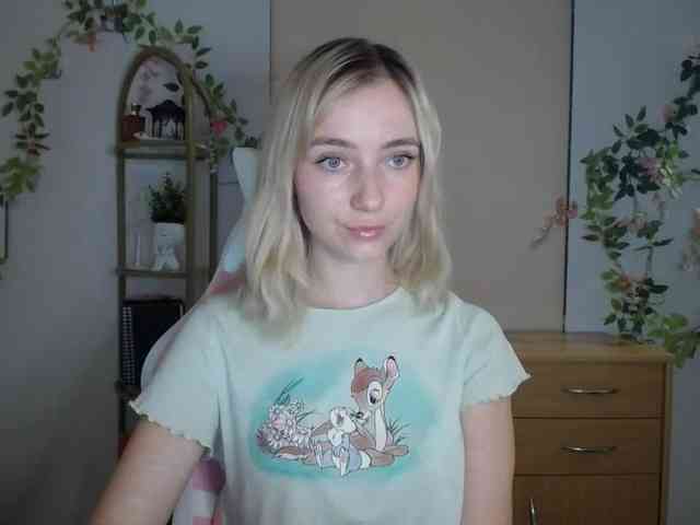 LuciaGlow webcam