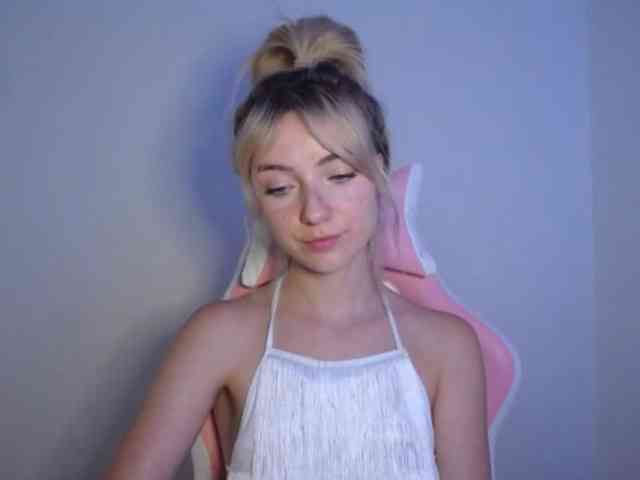 LuciaGlow webcam