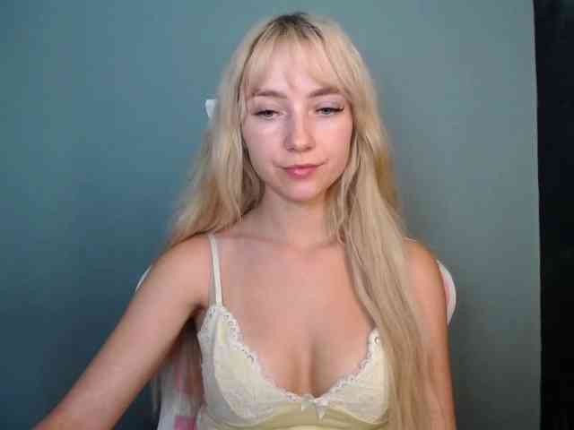 LuciaGlow webcam