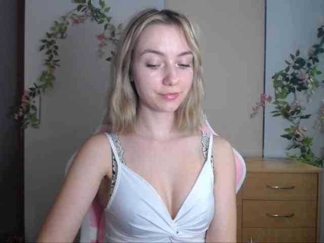 LuciaGlow webcam