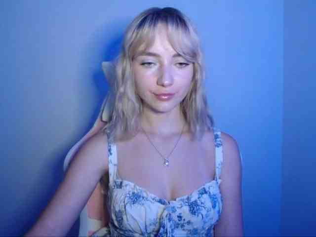 LuciaGlow webcam