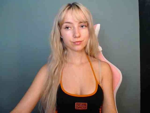 LuciaGlow webcam