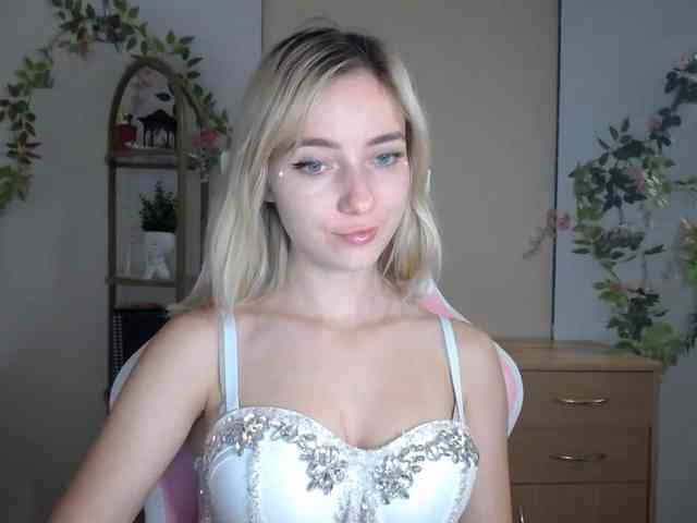 LuciaGlow webcam